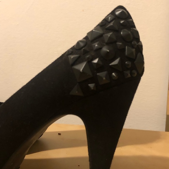 Black velour heels with studs - Picture 2 of 2